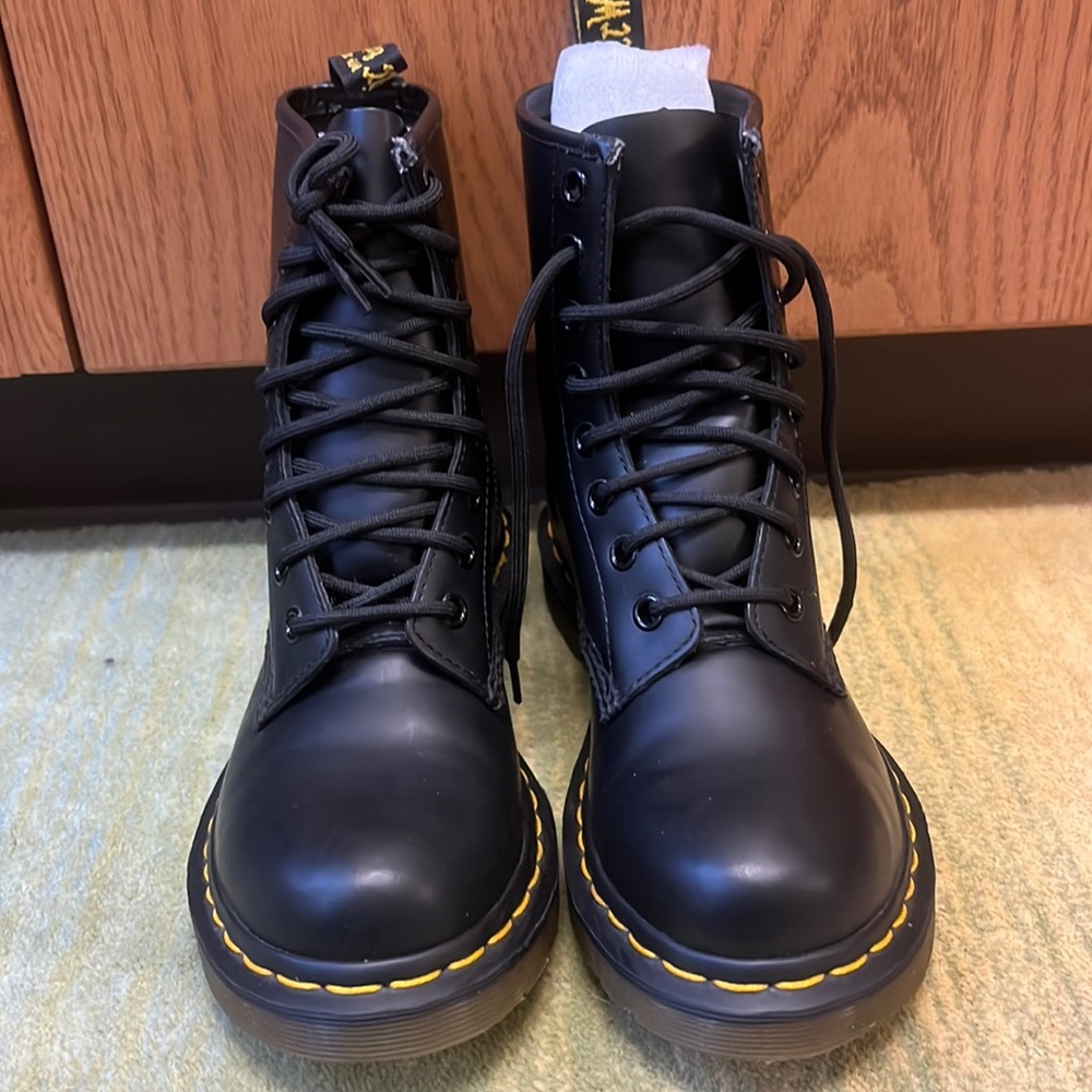 Doc Martens 11821/1460 Size 6 ladies.